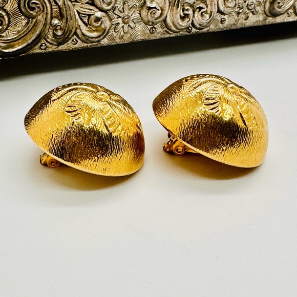 Vintage Modernist Dome Earrings - Picture 10 of 14